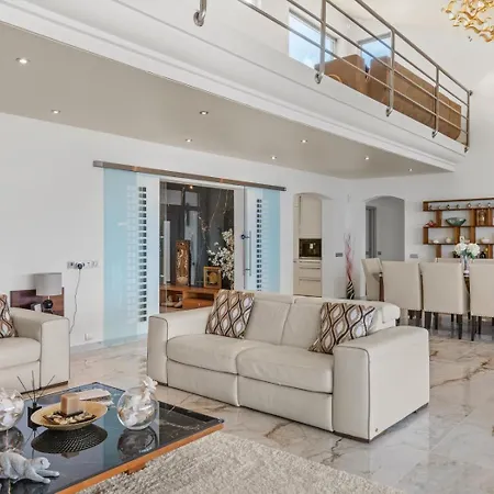 Сasa de vacaciones Karat Villa Ambassador